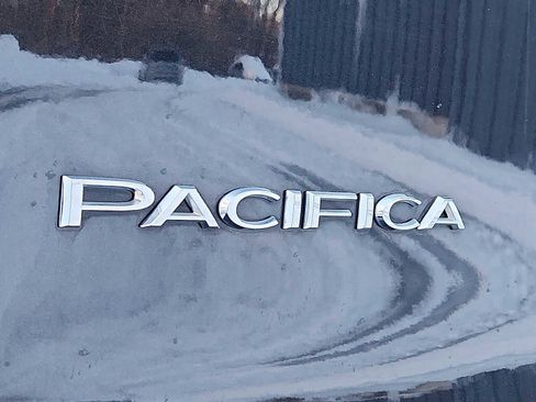 Used 2024 Chrysler Pacifica Select image 30