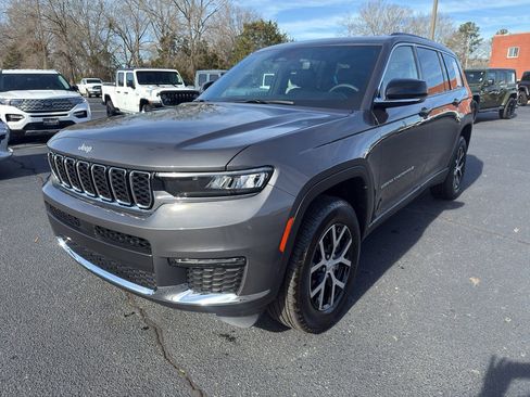 Used 2025 Jeep Grand Cherokee L Limited image 12