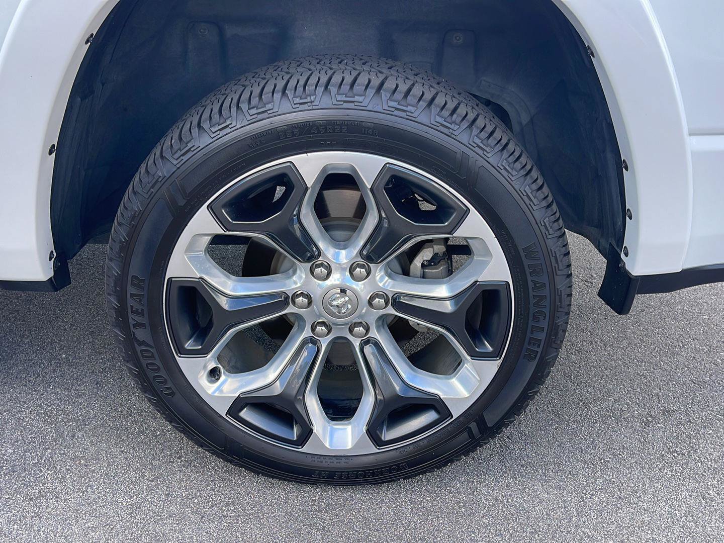 Used 2024 RAM 1500 Limited AWD/4WD image 12