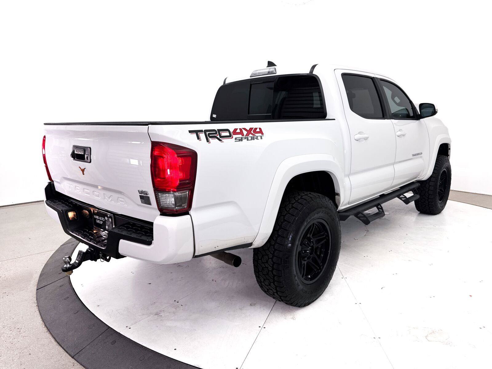 Used 2017 Toyota Tacoma TRD Sport w/ Tow Package (A/T) AWD/4WD image 16