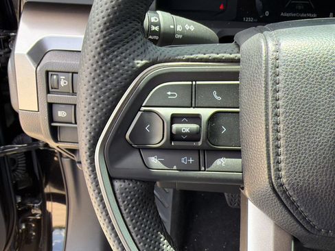 Used 2025 Toyota Tacoma SR5 AWD/4WD image 15
