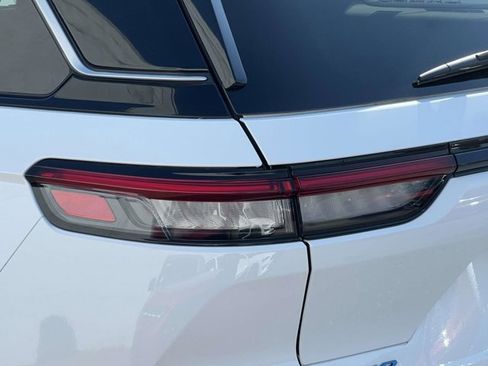 Certified 2023 Jeep Grand Cherokee Summit AWD/4WD image 9