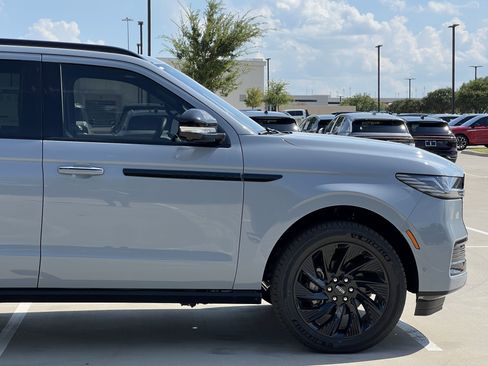 New 2025 Lincoln Navigator L Reserve w/ Jet Appearance Package image 12