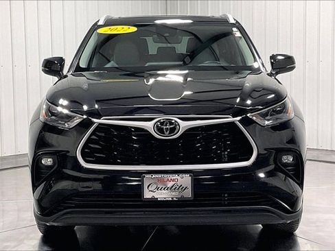 Used 2022 Toyota Highlander XLE AWD/4WD image 2