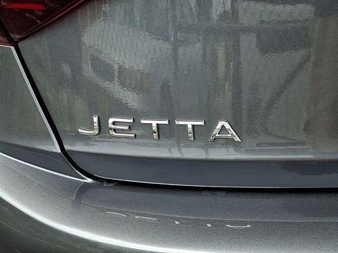 Used 2024 Volkswagen Jetta SE FWD image 16