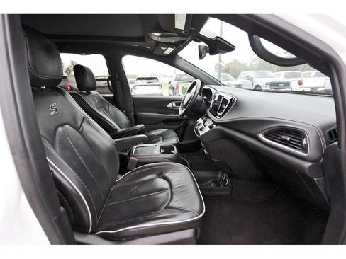 Used 2018 Chrysler Pacifica Limited w/ Advanced Safetytec Group image 26