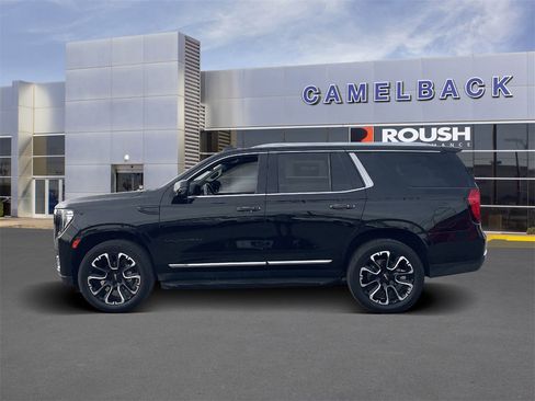 Used 2022 GMC Yukon SLT w/ SLT Premium Package image 2