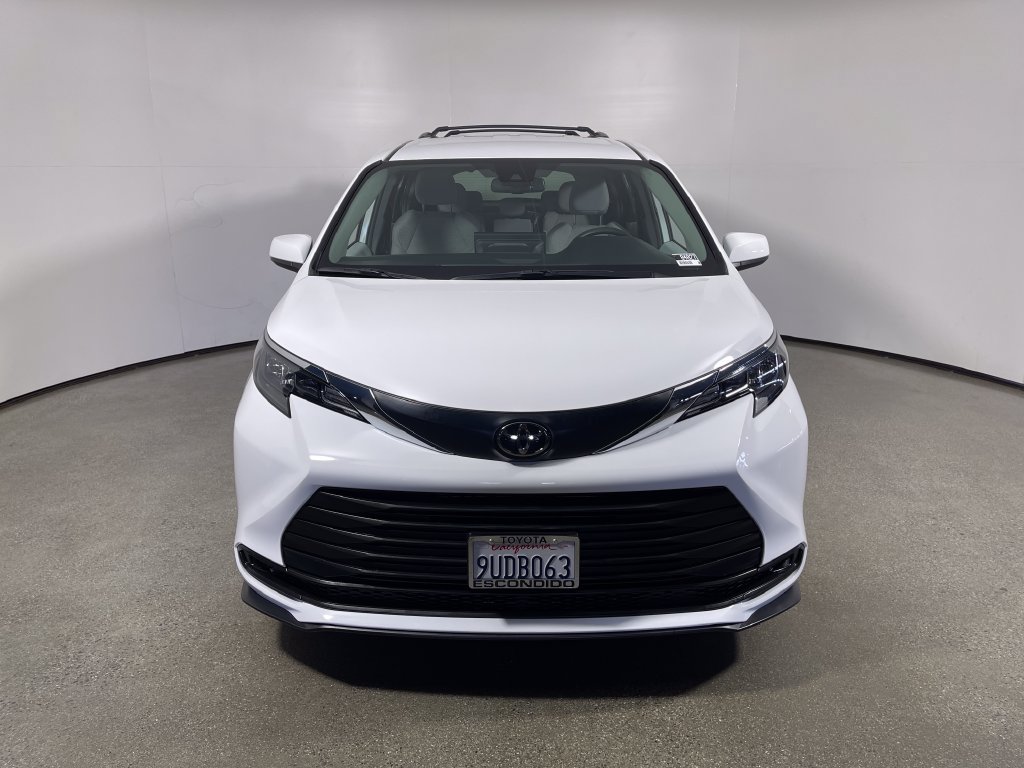 Certified 2026 Toyota Sienna LE FWD image 8