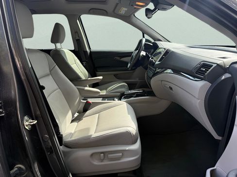 Used 2017 Honda Pilot Touring image 13
