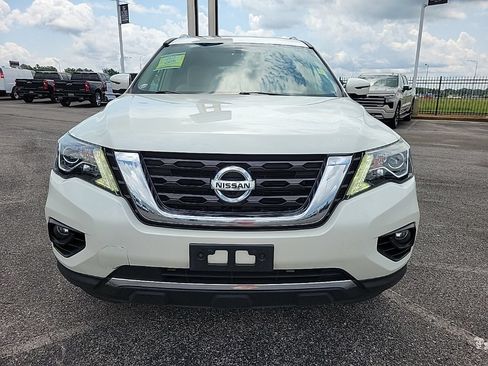 Used 2018 Nissan Pathfinder Platinum AWD/4WD image 2