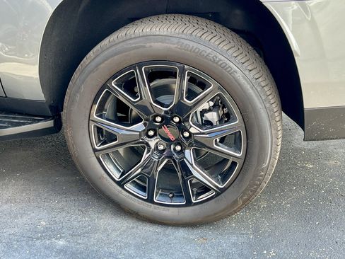 New 2025 GMC Yukon XL Denali image 33