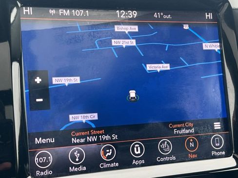 Used 2019 Jeep Cherokee Limited w/ Luxury Group AWD/4WD image 16