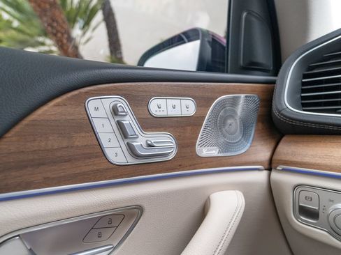 Used 2023 Mercedes-Benz GLS 450 4MATIC image 21