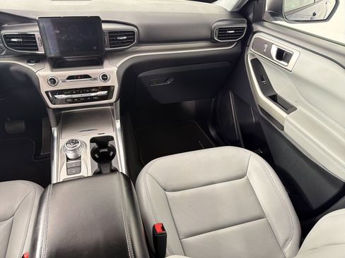 Used 2021 Ford Explorer XLT w/ Equipment Group 202A image 28