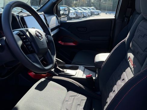 Used 2026 Nissan Frontier Pro-X w/ Pro-X Convenience Package image 13