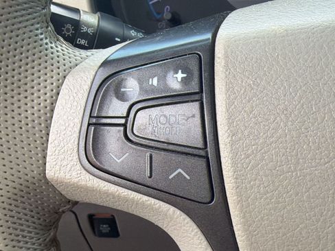 Used 2011 Toyota Sienna XLE w/ XLE Navigation Pkg FWD image 17