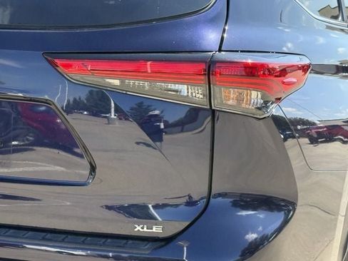 Used 2023 Toyota Highlander XLE FWD image 7