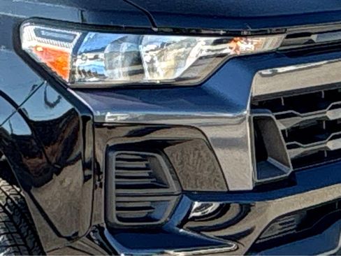 Used 2025 Chevrolet Colorado LT image 19