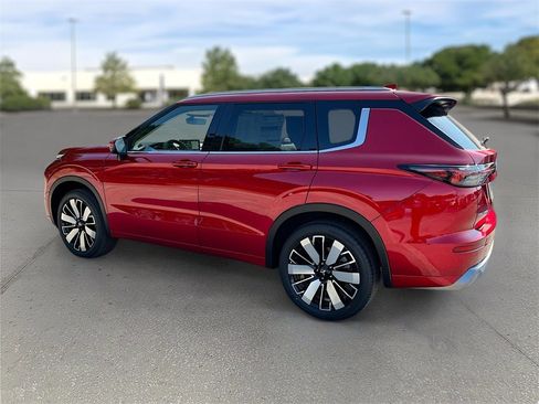 New 2025 Mitsubishi Outlander SEL image 5