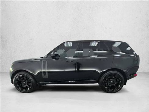 Used 2025 Land Rover Range Rover SE AWD/4WD image 9
