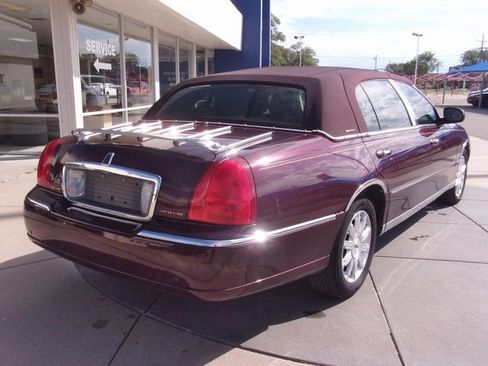 Used 2006 Lincoln Town Car Executive L image 6