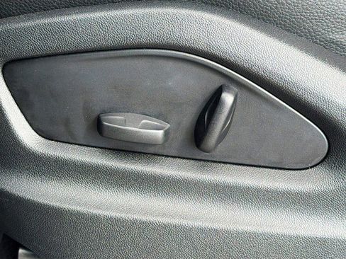 Used 2024 Porsche Cayenne image 25