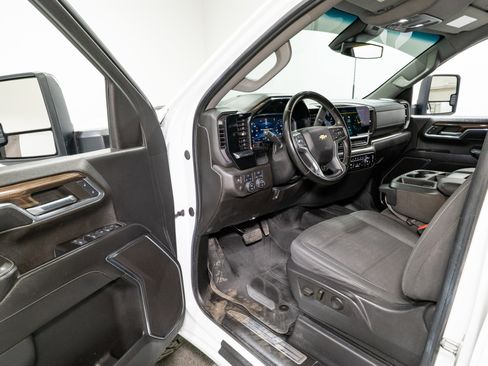 Used 2024 Chevrolet Silverado 2500 LT w/ Convenience Package image 14