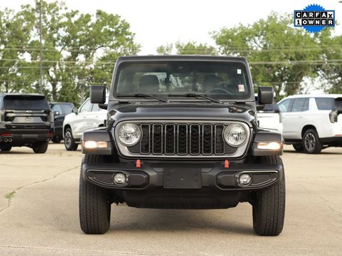 Used 2024 Jeep Gladiator Sport AWD/4WD image 2