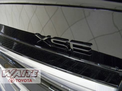 New 2026 Toyota Prius Plug-In Hybrid FWD image 7