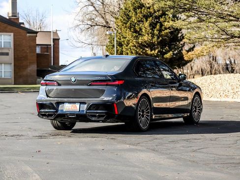 Used 2025 BMW 760i xDrive w/ Executive Package image 5