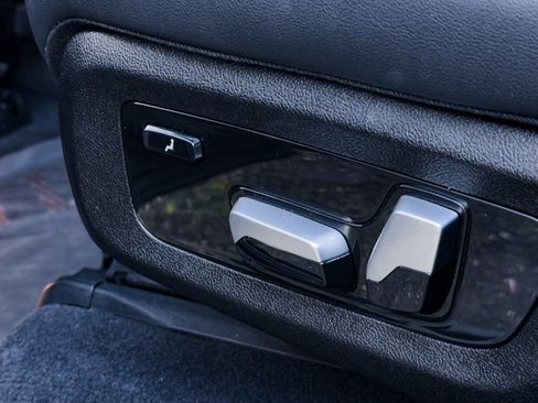 Used 2024 BMW X7 xDrive40i w/ Premium Package image 28