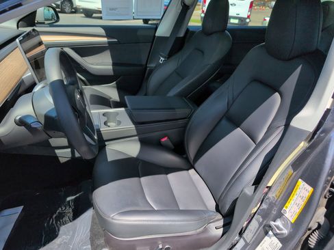 Used 2023 Tesla Model 3 Standard Range image 14