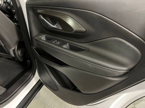 Used 2024 GMC Terrain SLE image 28