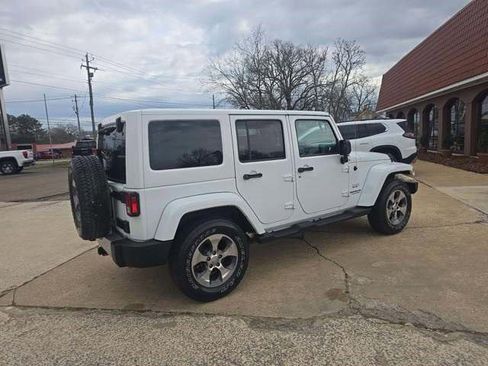 Used 2017 Jeep Wrangler Unlimited Sahara w/ Connectivity Group image 2