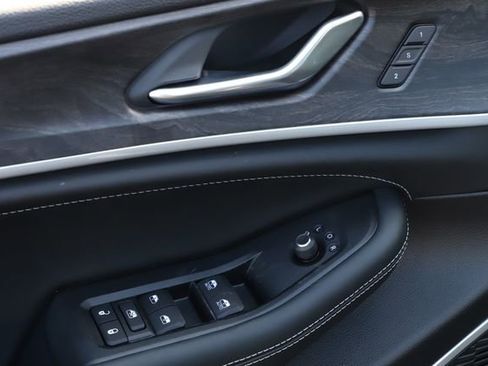New 2026 Jeep Grand Cherokee Limited AWD/4WD image 16