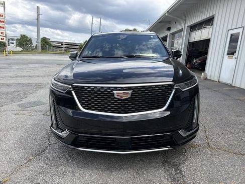 Used 2023 Cadillac XT6 Premium Luxury w/ Technology Package FWD image 2