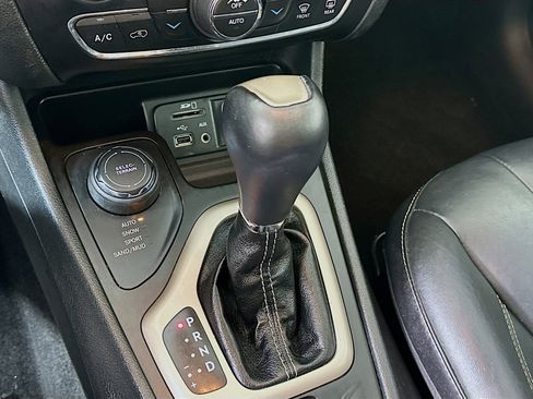 Used 2015 Jeep Cherokee Limited w/ Trailer Tow Group image 25