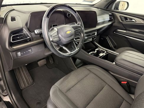 Used 2025 Chevrolet Traverse LT w/ Enhanced Driving Package AWD/4WD image 3