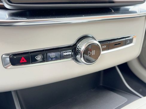 New 2026 Volvo XC90 T8 Ultra w/ Protection Package Premier AWD/4WD image 18