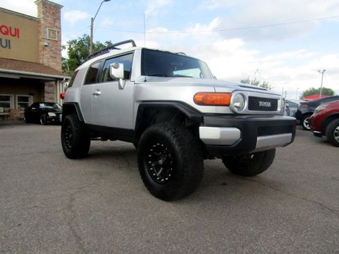 Used 2007 Toyota FJ Cruiser 4WD image 3