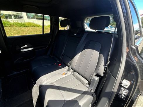 Used 2025 Mercedes-Benz GLB 250 4MATIC image 28