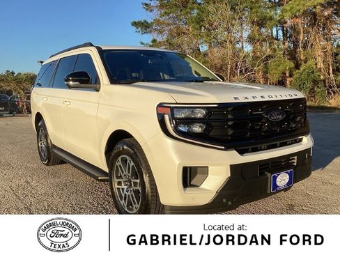 New 2025 Ford Expedition Active image 1