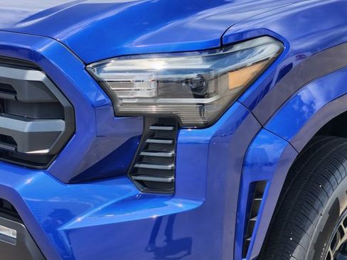 Certified 2025 Toyota Tacoma SR5 image 9