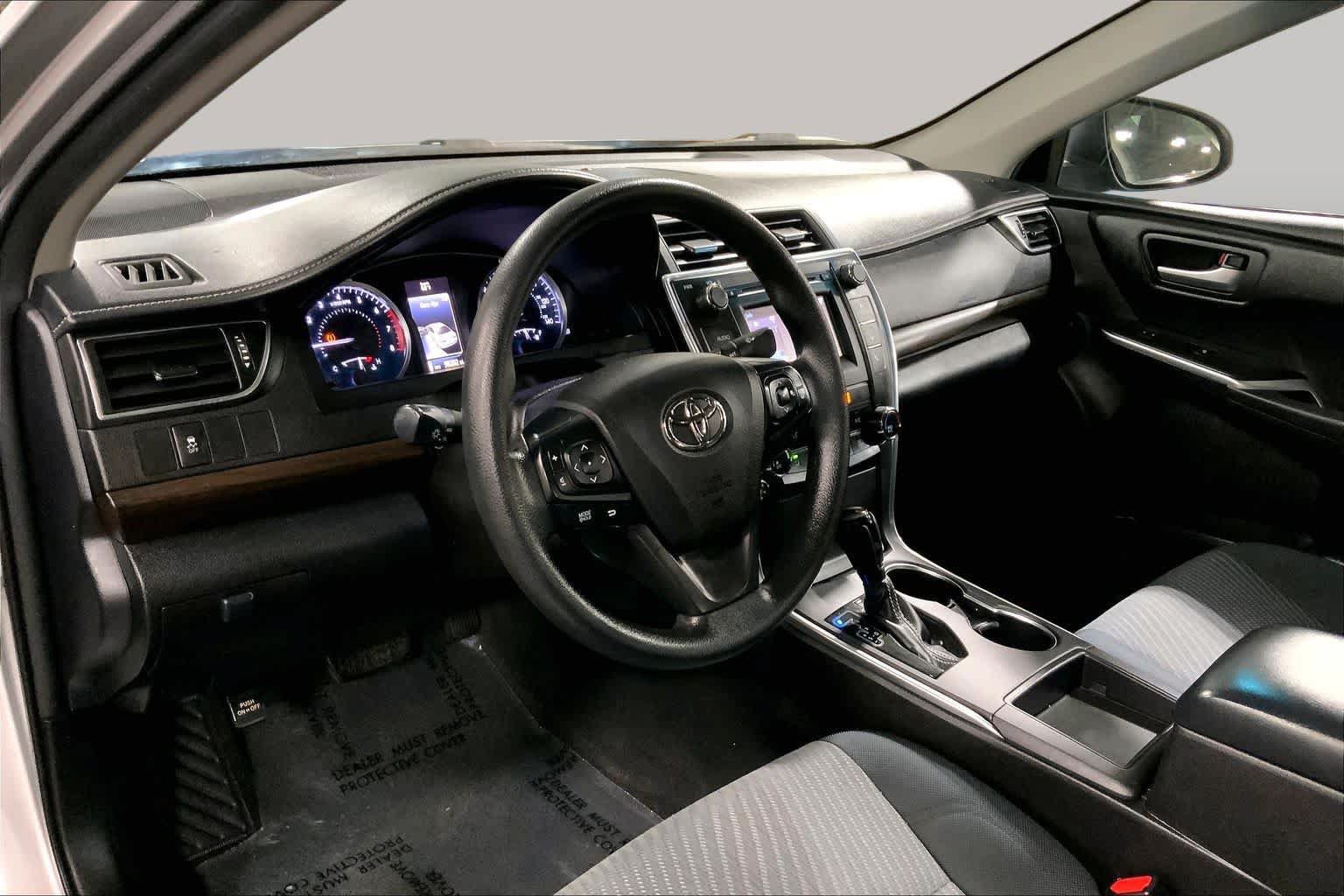 Used 2017 Toyota Camry LE FWD image 17