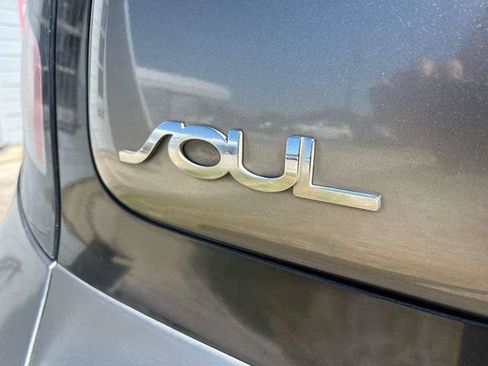 Used 2018 Kia Soul + FWD image 7