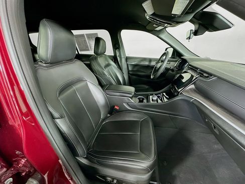 Certified 2025 Jeep Grand Cherokee L Limited AWD/4WD image 40