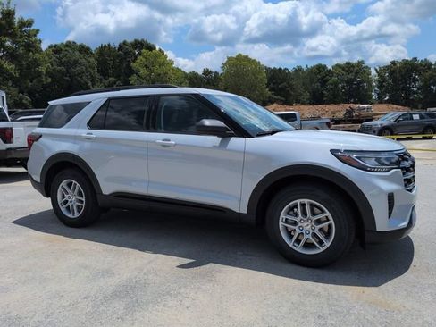 New 2026 Ford Explorer Active RWD image 2
