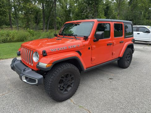 Used 2018 Jeep Wrangler Unlimited Sahara w/ Dual Top Group AWD/4WD image 2