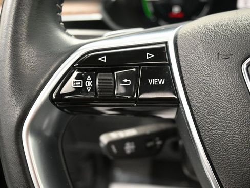 Used 2019 Audi e-tron Prestige w/ Prestige Package image 22