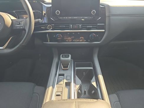 Used 2024 Nissan Pathfinder SV w/ SV Premium Package FWD image 11